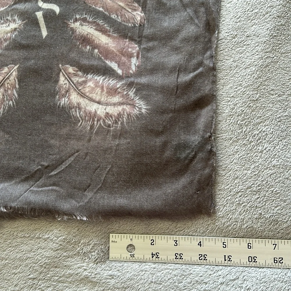 Simply Vera | Womens Oversized Feather Print Shawl/Scarf w/ Fringe - Size OS - Picture 10 of 11